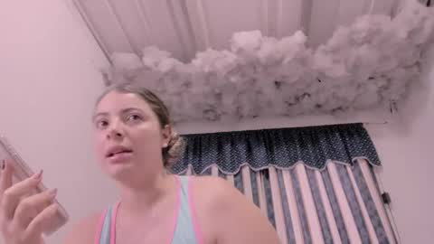 Snapshot of lauu_g chatting on November 27, 10:50 am Lauu G online show from November 27, 10:50 am