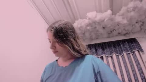 Snapshot of lauu_g chatting on November 29, 10:40 am Lauu G online show from November 29, 10:40 am