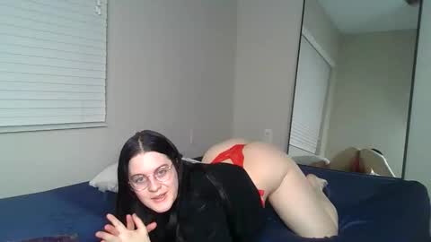 lauvlylu online show from March 18, 8:06 am