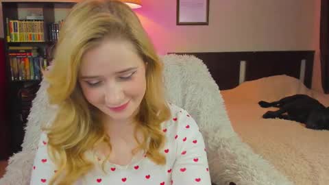 Snapshot of lavender_tender chatting on September 19, 7:47 pm Lav online show from September 19, 7:47 pm