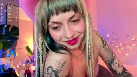 Melissa online show from March 25, 6:03 pm