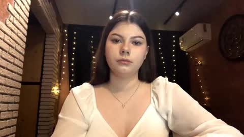 Snapshot of laveniaabadi chatting on February 16, 4:14 pm Leela online show from February 16, 4:14 pm