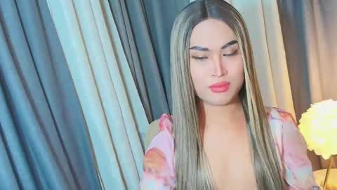 Snapshot of lavictoria_ladyboy chatting on September 20, 1:23 pm Victoria online show from September 20, 1:23 pm