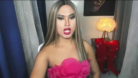 Snapshot of lavictoria_ladyboy chatting on September 24, 10:24 pm Victoria online show from September 24, 10:24 pm