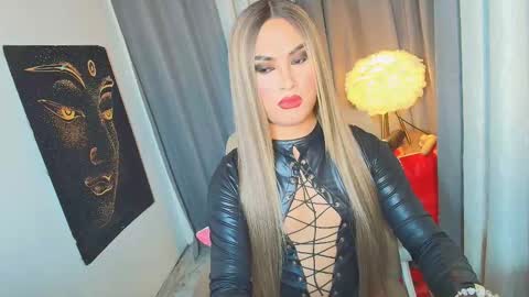 Snapshot of lavictoria_ladyboy chatting on October 4, 5:44 pm Victoria online show from October 4, 5:44 pm