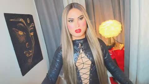 Snapshot of lavictoria_ladyboy chatting on October 5, 10:13 am Victoria online show from October 5, 10:13 am