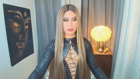 Snapshot of lavictoria_ladyboy chatting on October 9, 9:51 am Victoria online show from October 9, 9:51 am
