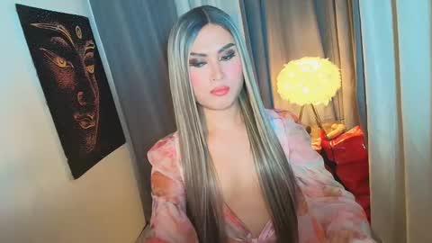 Snapshot of lavictoria_ladyboy chatting on October 13, 9:26 pm Victoria online show from October 13, 9:26 pm