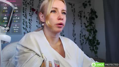 Mia online show from September 19, 9:54 am