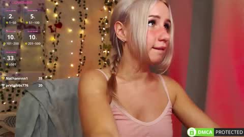 Snapshot of lavinell chatting on November 24, 3:28 am Mia online show from November 24, 3:28 am