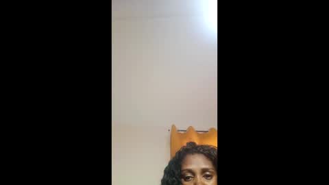 layannek online show from September 19, 12:39 pm