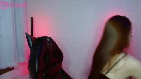 Layla online show from December 28, 5:25 pm