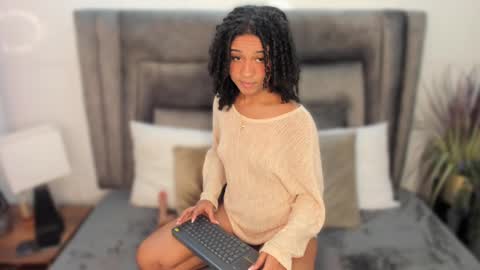 layla_clarke online show from February 28, 3:37 am