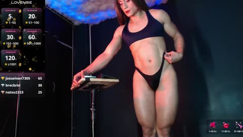 Snapshot of layla_dominac chatting on December 29, 3:22 am Layla help me with your thumbs up its important online show from December 29, 3:22 am