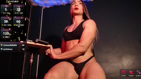 Snapshot of layla_dominac chatting on February 8, 7:49 pm Layla help me with your thumbs up its important online show from February 8, 7:49 pm