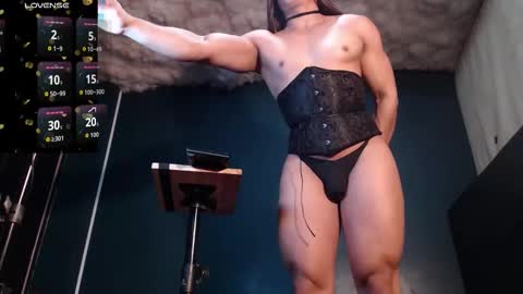 Snapshot of layla_dominac chatting on October 26, 8:09 am Layla help me with your thumbs up its important online show from October 26, 8:09 am