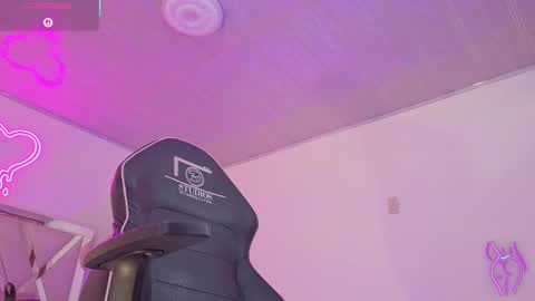 Snapshot of laylafoxy_tay chatting on November 15, 3:37 am laylafoxy_tay online show from November 15, 3:37 am