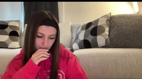 Snapshot of laylahlaylah1 chatting on November 30, 2:32 pm laylahlaylah1 online show from November 30, 2:32 pm