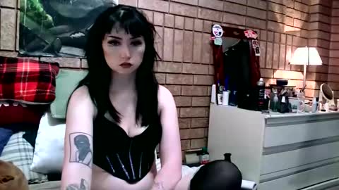 Snapshot of laylakills chatting on December 21, 5:25 am Layla Kills online show from December 21, 5:25 am