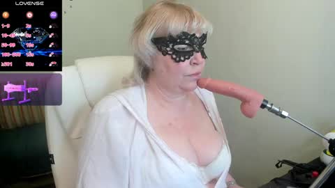 laylalaylamilf online show from April 13, 9:26 am