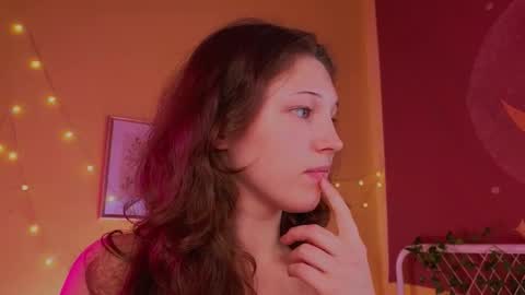 Lea online show from September 19, 5:13 pm