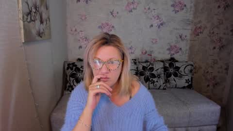 Snapshot of lea_fruit chatting on December 30, 5:04 am Lea online show from December 30, 5:04 am