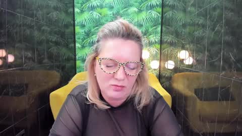 Snapshot of lea_fruit chatting on January 2, 11:09 am Lea online show from January 2, 11:09 am