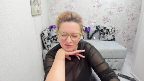 Snapshot of lea_fruit chatting on January 11, 11:45 am Lea online show from January 11, 11:45 am