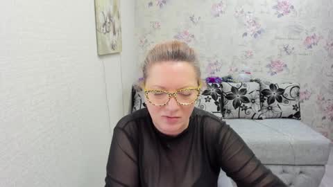 Snapshot of lea_fruit chatting on January 12, 9:19 am Lea online show from January 12, 9:19 am