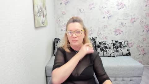 Snapshot of lea_fruit chatting on January 18, 5:20 am Lea online show from January 18, 5:20 am