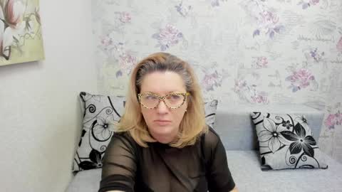 Snapshot of lea_fruit chatting on January 19, 5:26 am Lea online show from January 19, 5:26 am