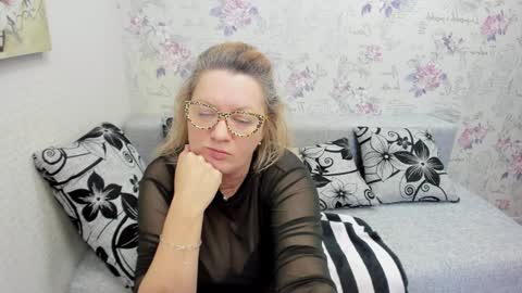 Snapshot of lea_fruit chatting on January 19, 8:29 am Lea online show from January 19, 8:29 am