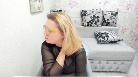 Snapshot of lea_fruit chatting on January 21, 7:17 pm Lea online show from January 21, 7:17 pm