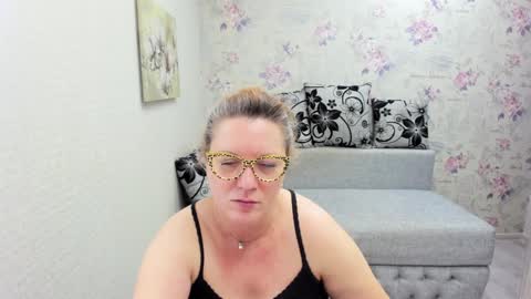 Snapshot of lea_fruit chatting on January 26, 8:03 am Lea online show from January 26, 8:03 am