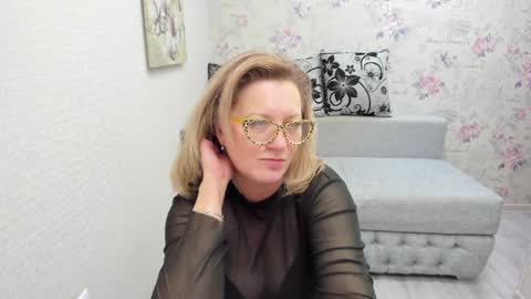 Snapshot of lea_fruit chatting on January 28, 10:23 pm Lea online show from January 28, 10:23 pm