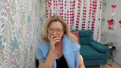 Snapshot of lea_fruit chatting on February 18, 5:10 pm Lea online show from February 18, 5:10 pm