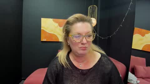 Snapshot of lea_fruit chatting on March 1, 5:49 pm Lea online show from March 1, 5:49 pm