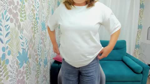 Snapshot of lea_fruit chatting on September 20, 5:19 am Lea online show from September 20, 5:19 am