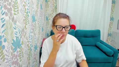 Snapshot of lea_fruit chatting on September 21, 5:09 am Lea online show from September 21, 5:09 am