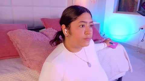 Leah online show from September 15, 3:45 pm