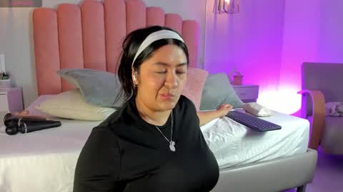 Leah online show from November 24, 3:34 pm