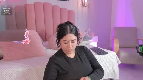 Leah online show from December 4, 2:48 pm