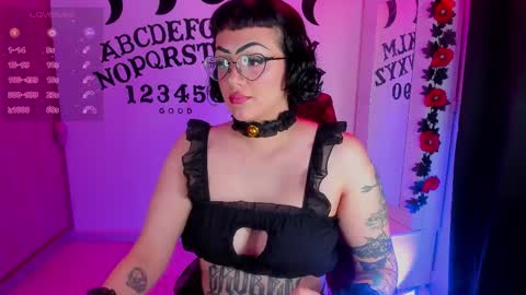 Snapshot of leahghoul666 chatting on November 7, 3:28 am Leah Independent Model OF leahghoul666 online show from November 7, 3:28 am