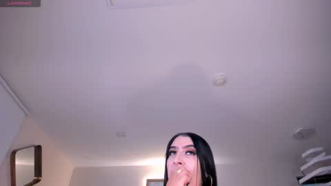 Snapshot of leahlombardi_ chatting on November 12, 3:18 am leahlombardi_ online show from November 12, 3:18 am