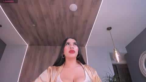 Snapshot of leahlombardi_ chatting on November 29, 3:31 am leahlombardi_ online show from November 29, 3:31 am