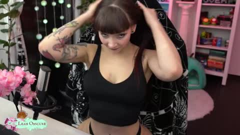 Leah online show from March 1, 8:44 pm