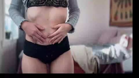 Snapshot of leahsparkles chatting on December 19, 4:35 pm Leah Sparkles online show from December 19, 4:35 pm