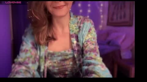 Snapshot of leahsparkles chatting on January 25, 2:37 am Leah Sparkles online show from January 25, 2:37 am