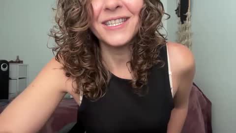 Snapshot of leahsparkles chatting on September 16, 1:01 pm Leah Sparkles online show from September 16, 1:01 pm