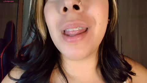 leah online show from April 19, 8:46 am